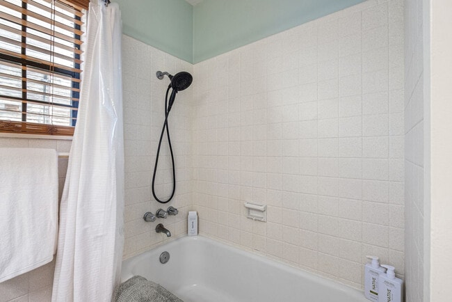 Building Photo - 306 Naples St