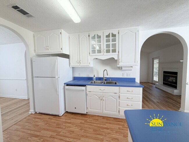 Building Photo - Coastal Comfort Living with Private Beach Access Just Off 30A!