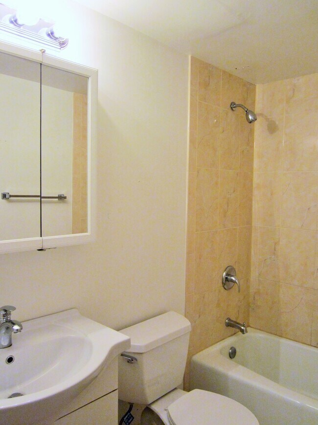 Building Photo - 2300 Beau Monde Terrace