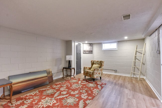 Building Photo - 2101 S 61st Ave