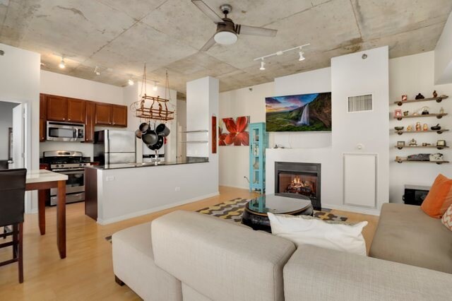 Building Photo - 1122 W Catalpa Ave