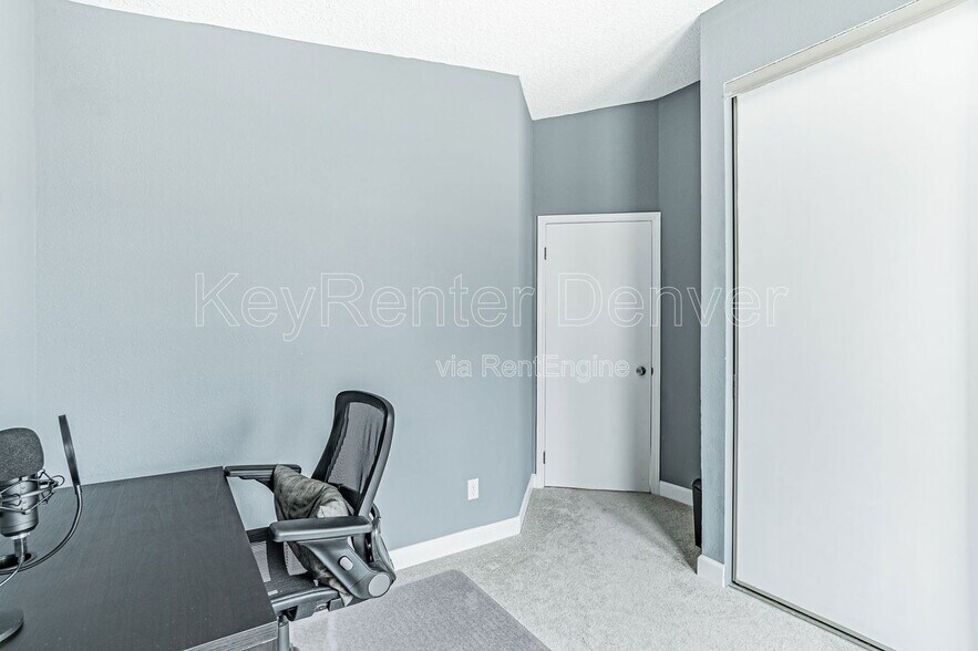 Building Photo - 18747 E Carmel Cir