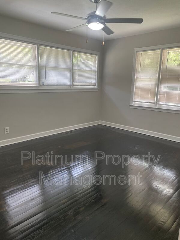 Building Photo - 3485 Maplehurst Dr