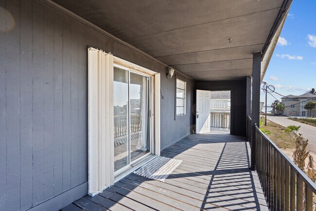 Building Photo - 810 93rd St