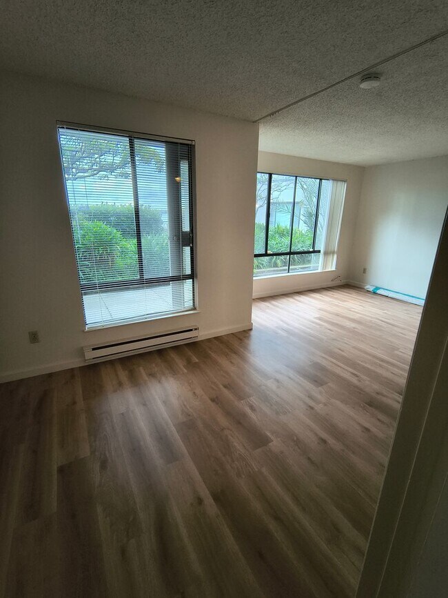 Building Photo - BEAUTIFUL STUDIO AVAILABLE AT WATERGATE COMMUNITY IN EMERYVILLE!!!