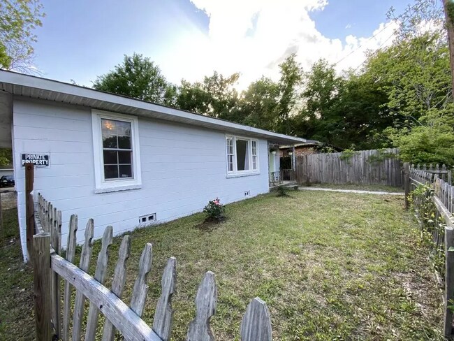 Building Photo - 1045 Seaside Ln