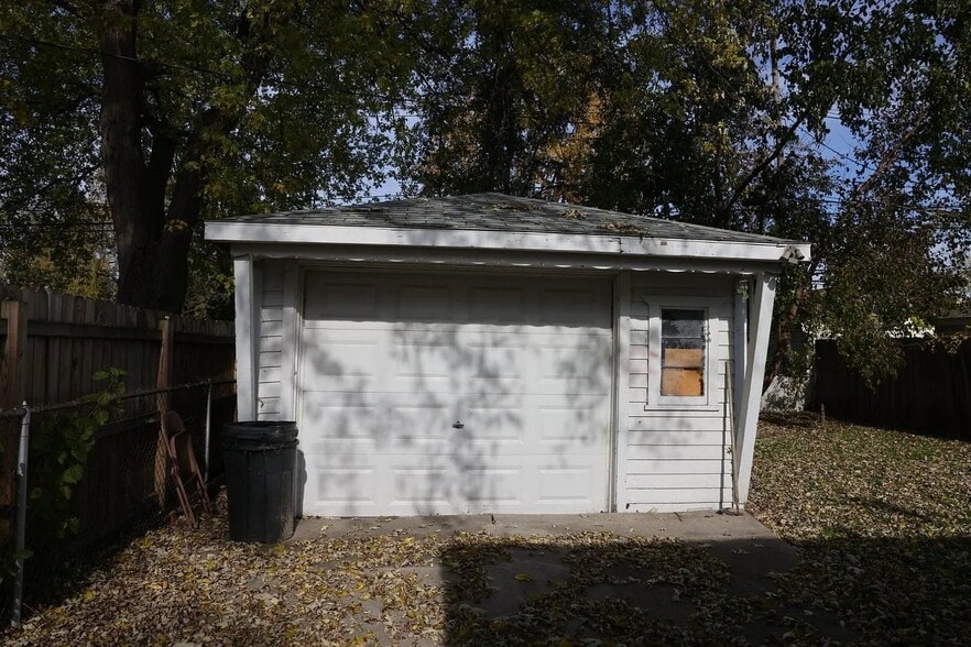 Building Photo - 1453 E Goulson Ave