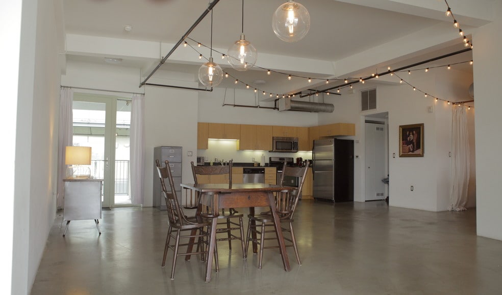 Building Photo - 200 N San Fernando Rd