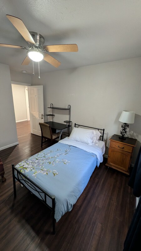 Building Photo - 1004 NE 28th St