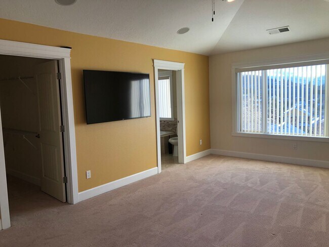 Building Photo - Luxury East Medford Home with 4 Bedrooms, 2 Bonus Rooms & Dual Living Areas