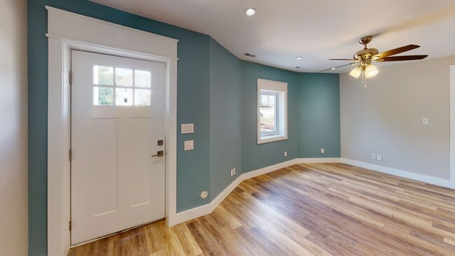 Building Photo - $1725 per Bedroom | 4BR/4BA Off-Campus Hom...