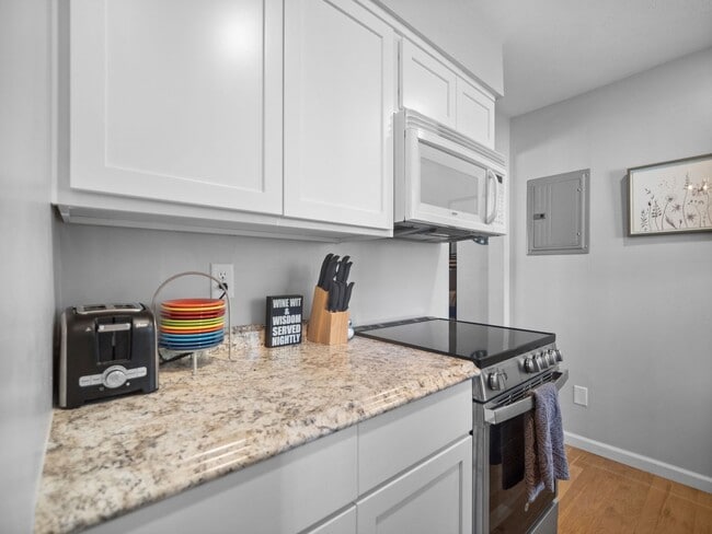 Building Photo - Comfort & Convenience in the Heart of Spok...