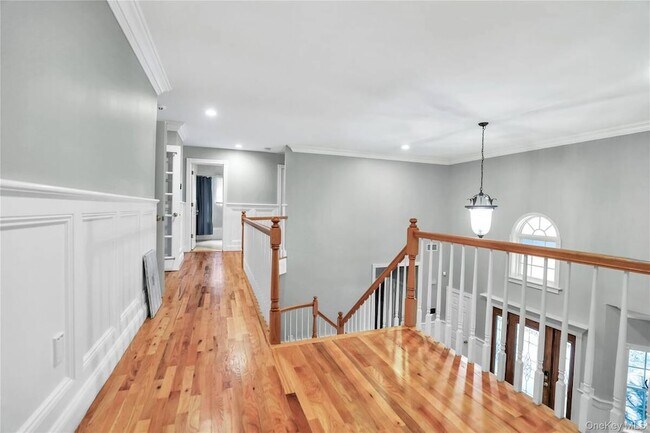 Building Photo - 8 Mill River Rd