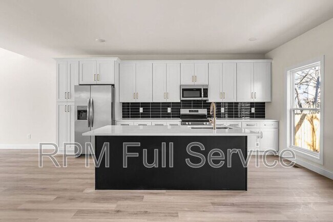 Building Photo - 2134 25th Ave N