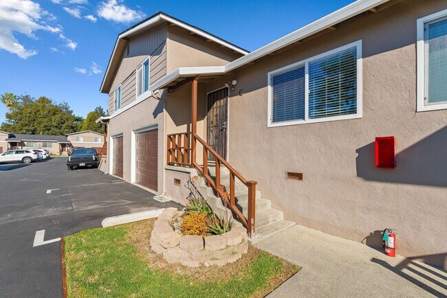 Building Photo - Coastal Comfort in Pleasure Point – Modern 2 Bedroom, 1 Bath