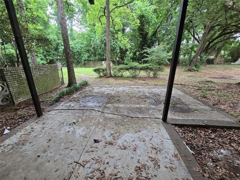Building Photo - 3733 Wesley Dr