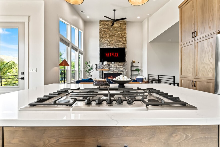 Building Photo - 6389 W Bluebird Ln