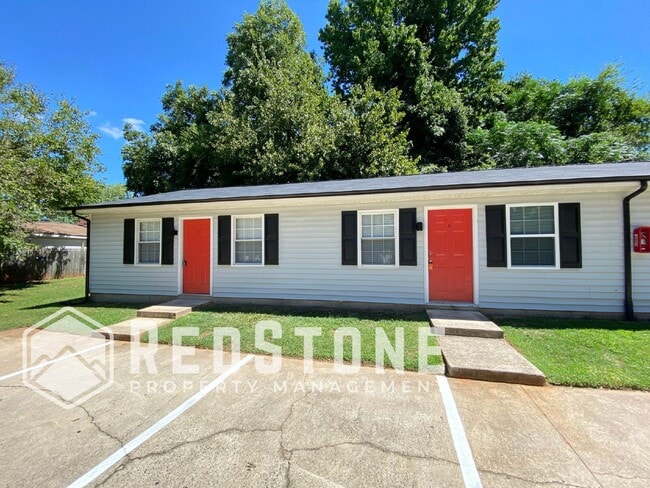 Building Photo - 221 Quintas Ave