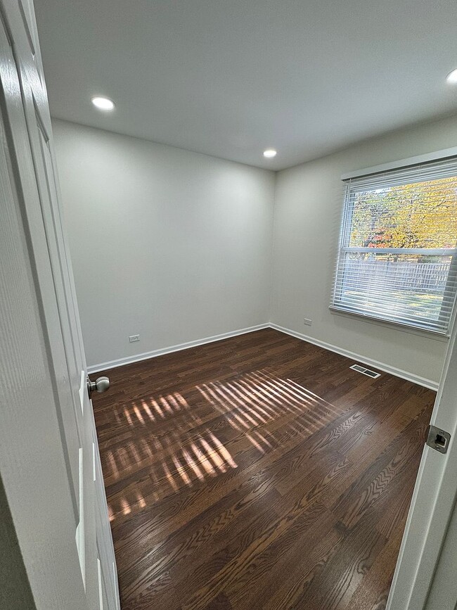 Building Photo - 1940 Navarone Dr