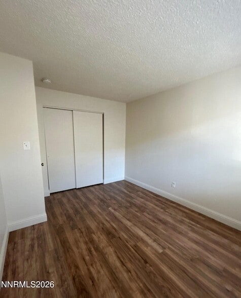 Building Photo - 1410 E 9th St