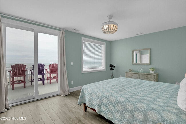 Building Photo - 3974 Island Dr
