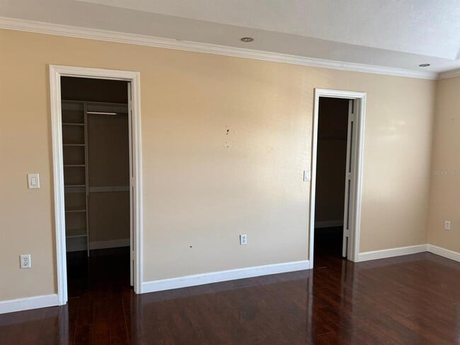 Building Photo - 3208 Fairfield Dr