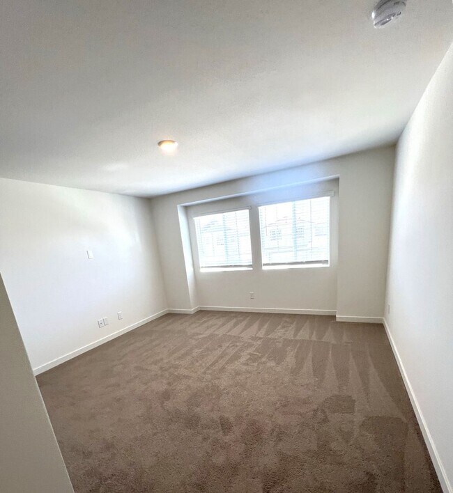 Building Photo - 443 Antares St