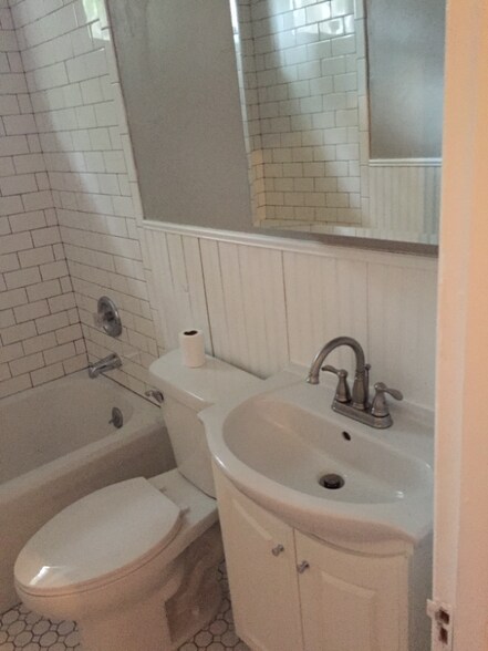 Building Photo - 340 Ellis Ave