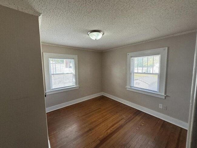 Building Photo - 315 Lexington Ct