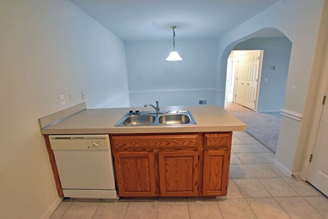 Building Photo - Shelby TWP 2-BR, 2-BA with Attached Garage, Lower Unit, Immediate Occupancy