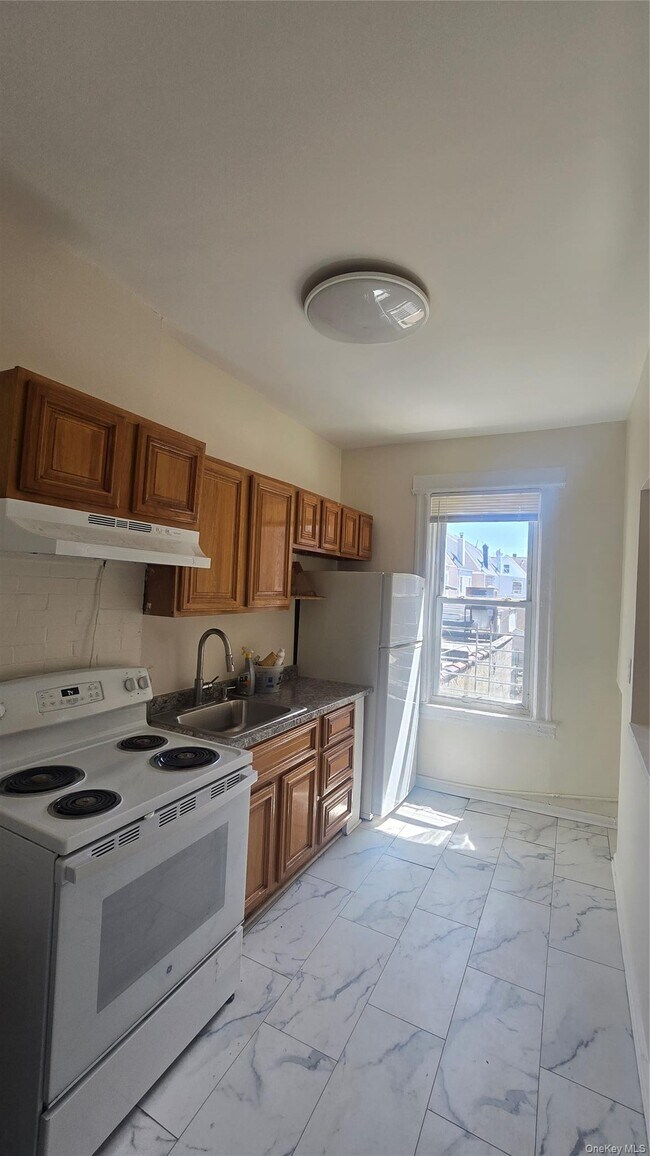 Building Photo - 88-16 Jamaica Ave