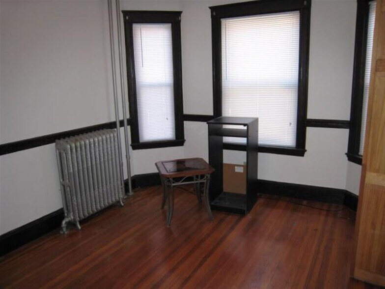 Building Photo - 428 Broadway