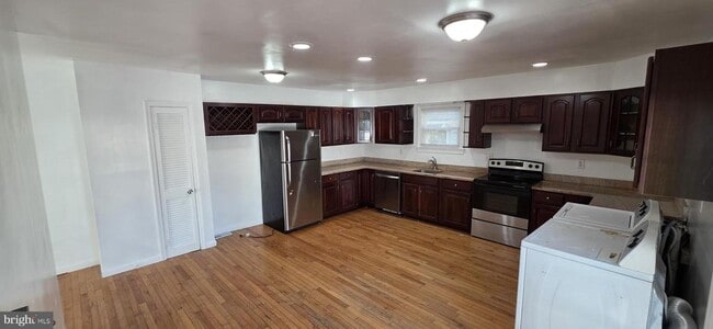 Building Photo - 107 River Rd Dr