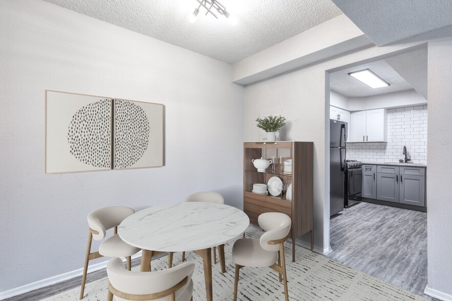 Building Photo - Saddlestone Apartments