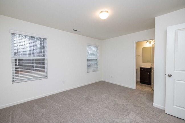 Building Photo - Charming 3-Bedroom Townhome Near Jack Alexander Blvd - APRIL MOVE IN SPECIAL