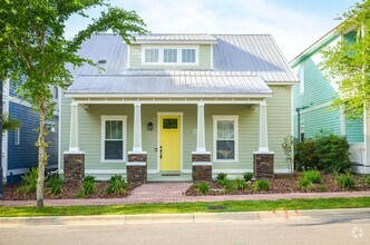Building Photo - Gorgeous remodeled 3-bedroom, 2.5 bath hom...
