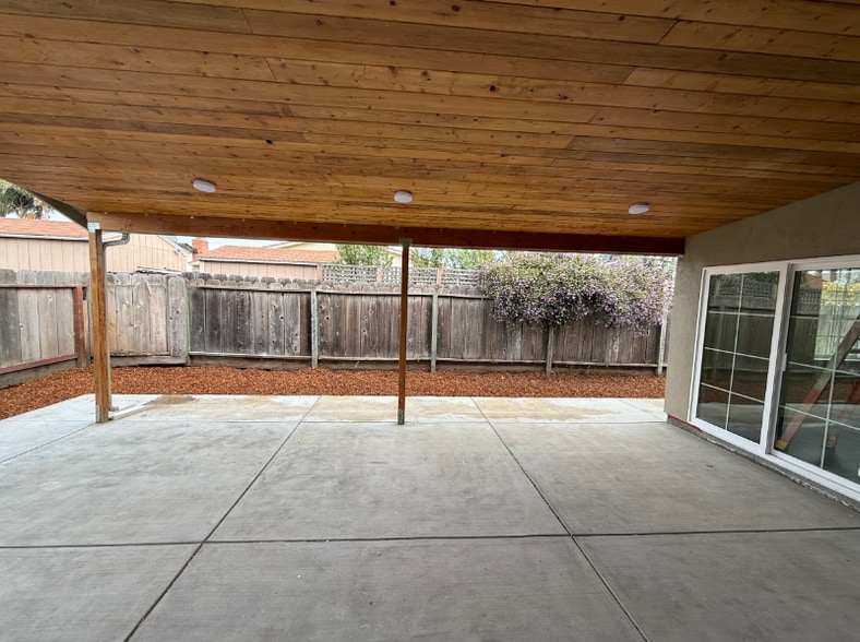 Building Photo - 367 Chaparral St