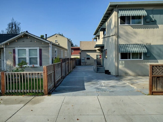Building Photo - 2314 Bonar St