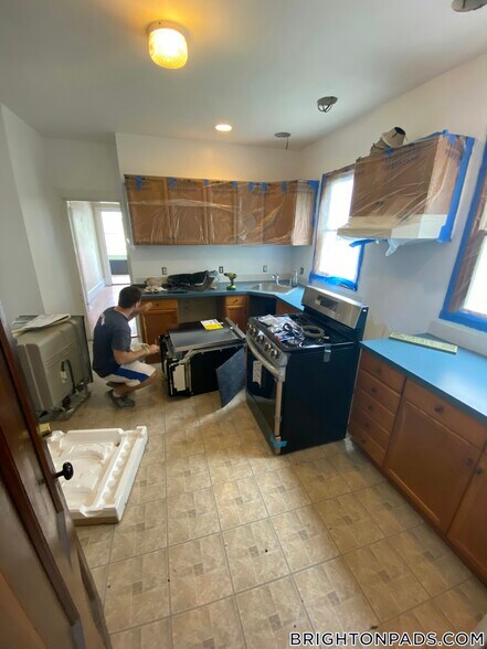 Building Photo - 34 Etna St