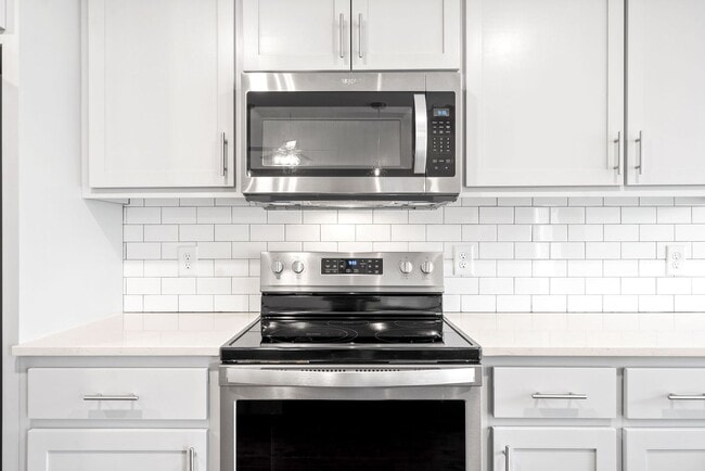 Building Photo - Pet Friendly Three Bedroom!
