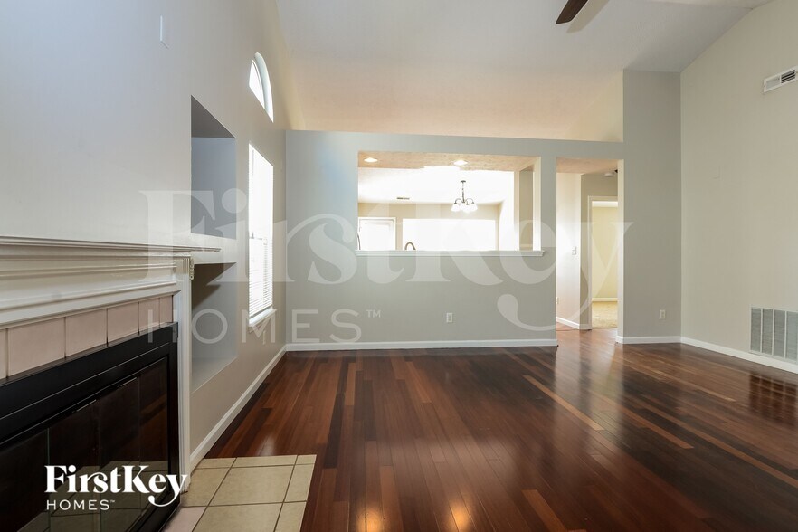 Building Photo - 3107 Crestwell Dr