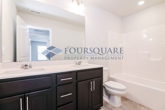 Building Photo - New Townhome | Washer/ Dryer Included |Fib...