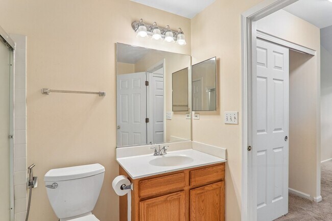 Building Photo - 984 Park Hill Cir