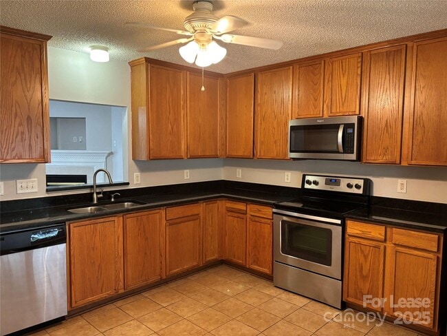 Building Photo - 2032 Beckwith Ln