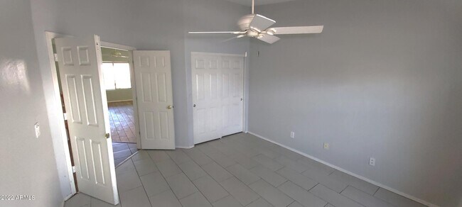 Building Photo - 518 W Black Hawk Pl