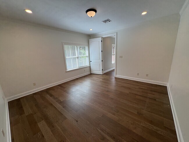 Building Photo - 4150 Primrose Dr