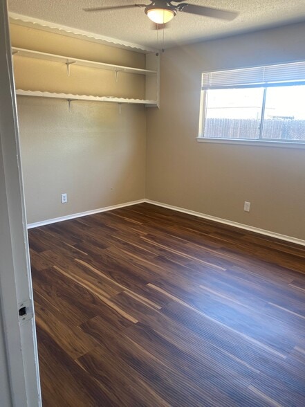 Building Photo - 507 W San Jose Ave