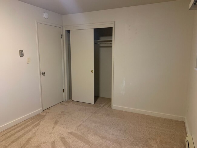 Building Photo - 2BR/1.5 Bath in a quiet Fremont neighborhood - Private balcony and shared backyard!