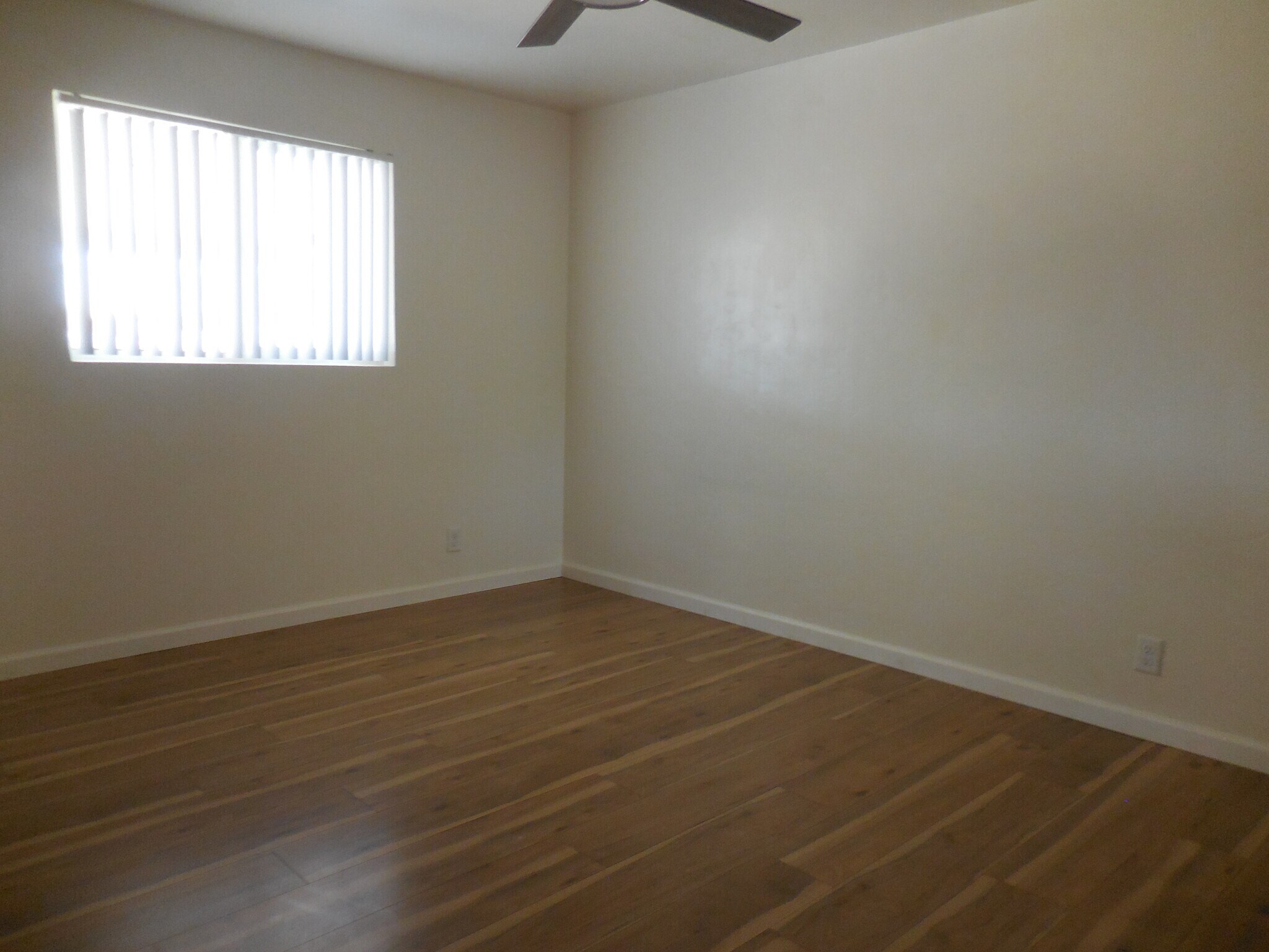 Master Bed - 1409 E Orange St