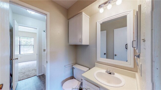 Building Photo - 303 Manuel Dr